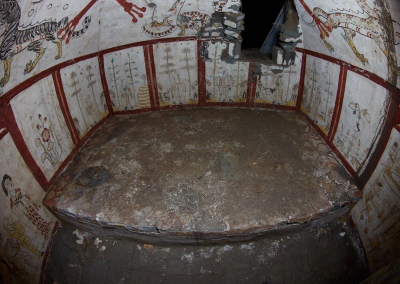 Neočekivano otkriće u kineskoj grobnici: Među zidnim slikama i plavokosi muškarac