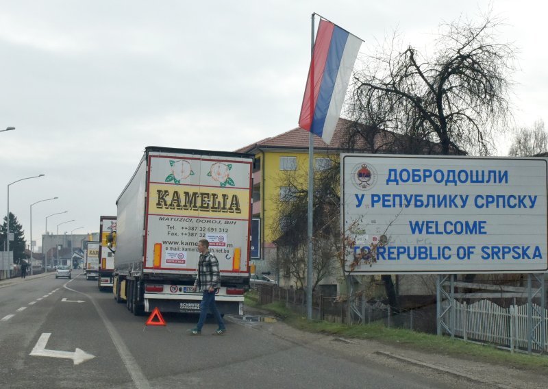[FOTO] Stotine kamiona na granicama između BiH i Hrvatske: Blokirali teretni promet