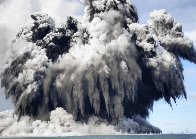 Pogledajte erupciju podmorskog vulkana