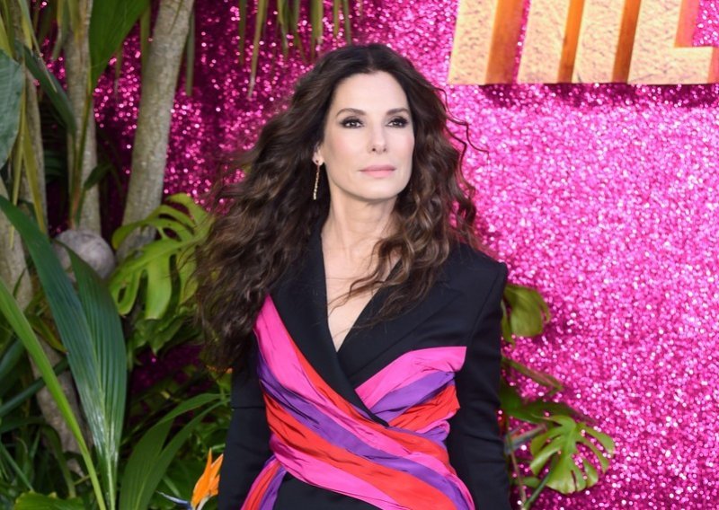 Dugo je nismo vidjeli: Sandra Bullock snimljena u rijetkom izlasku nakon smrti partnera