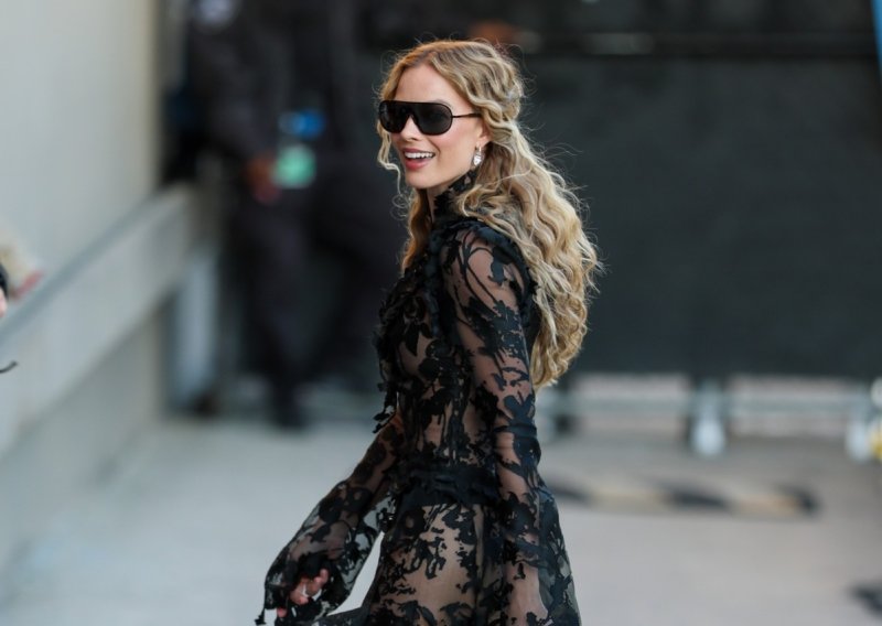 Zbogom Barbie, stigla je gotička kraljica: Margot Robbie zablistala u prozirnoj čipki