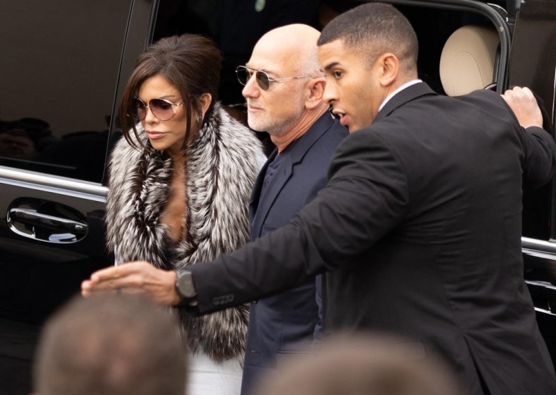 Znate onaj trenutak kad zapnete u štiklama: Lauren Sanchez doživjela ga je pred Diorom