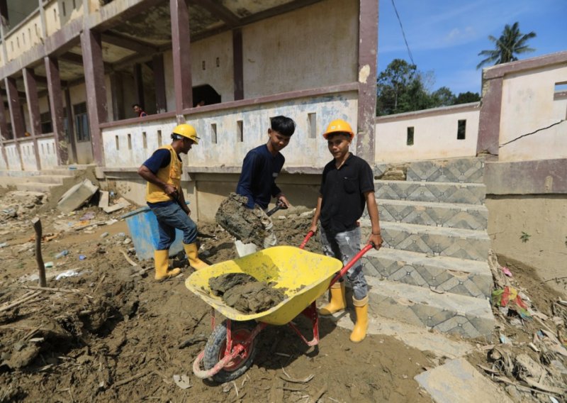 U klizištima nakon poplava u Indoneziji poginuli vojnici