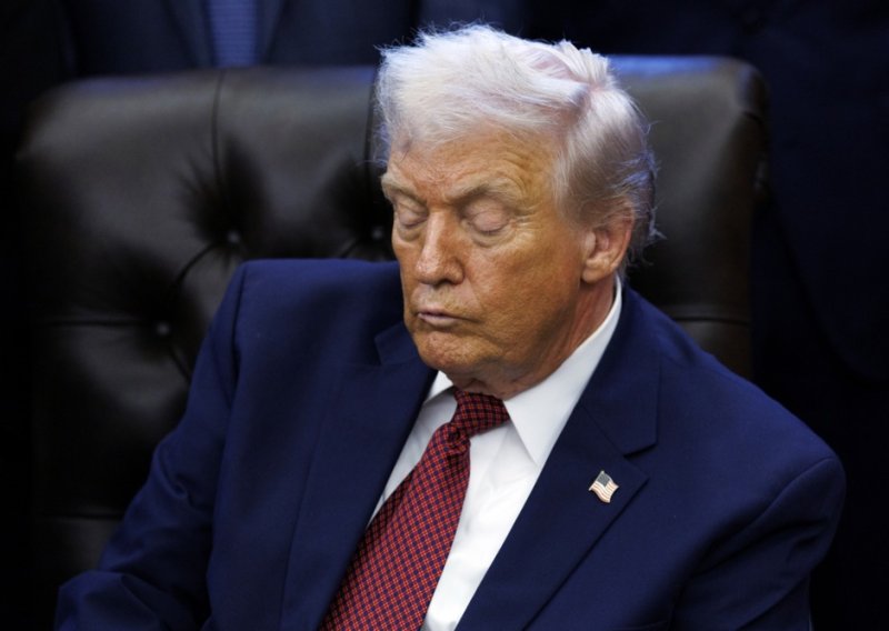 Trump: 'Nisam spavao na sastanku, bilo mi je dosadno'