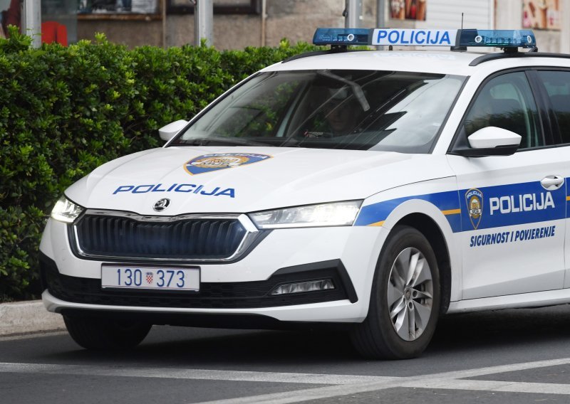 Policija prijavila muškarca jer je izmislio da je prekršaj počinio stranac
