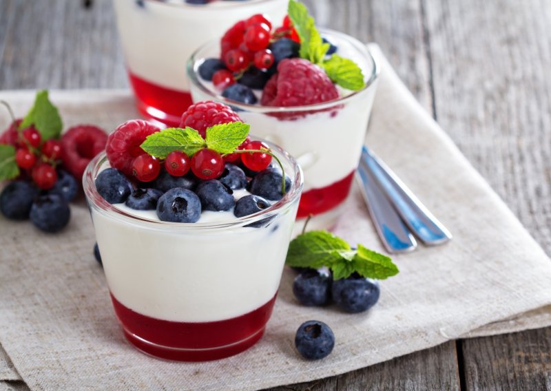 Grčki ili obični jogurt: Evo koji treba birati ako želite izgubiti kilograme