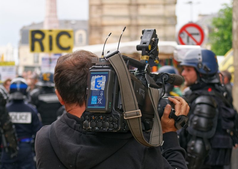 Udruga novinskih agencija traži poštivanje autorskih prava, traže pravedne naknade