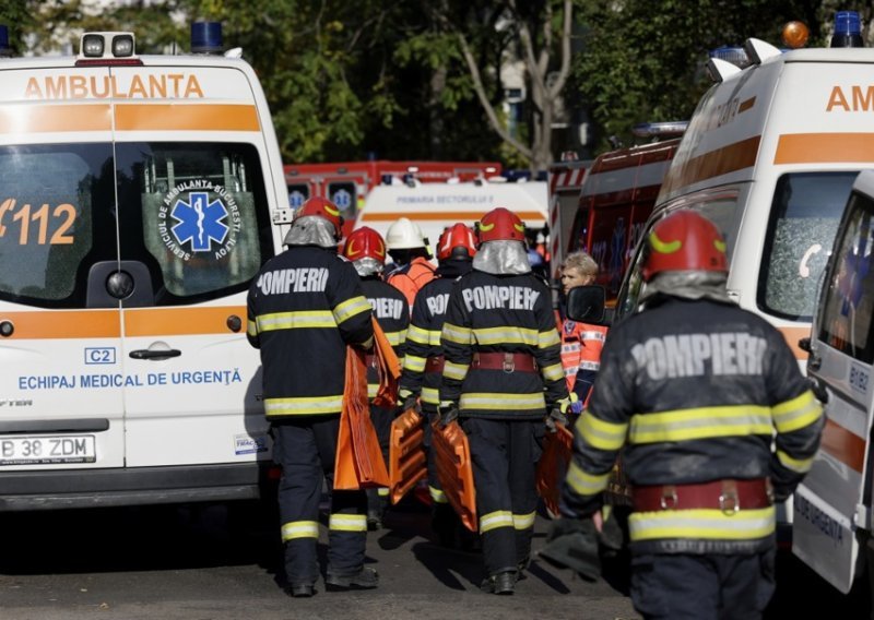 Sedam grčkih navijača poginulo u Rumunjskoj: Minibus se zabio u kamion, a potom cisternu
