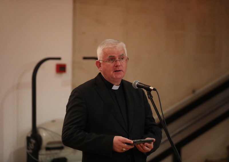 Uzinić slikovito: 'Kao što se rasuto perje više ne može pokupiti, tako se ne mogu vratiti ni klevete i ogovaranja'