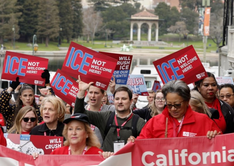 Agenti ICE-a pokušali upasti u konzulat Ekvadora: Prvo su napali dvije osobe na ulici