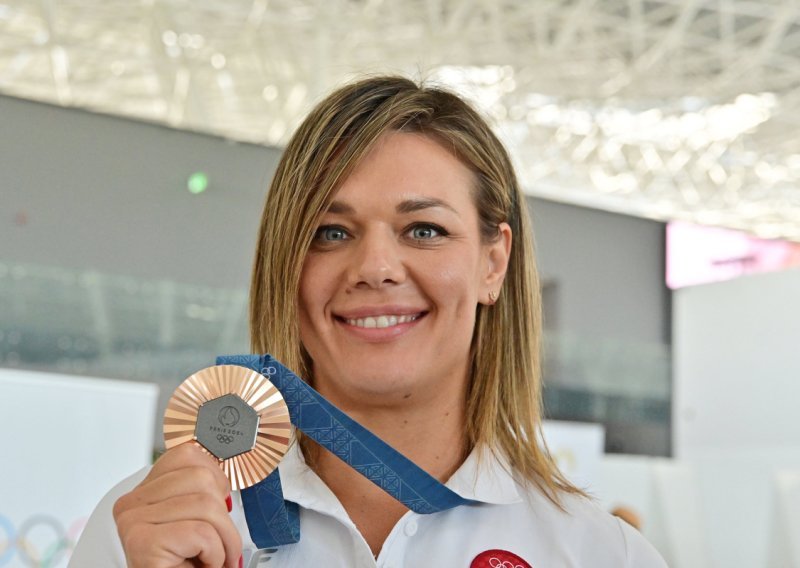 Sandra Elkasević sa smješkom odgovorila na pitanje o prinovi: 'Ne odlučujemo mi o tome'