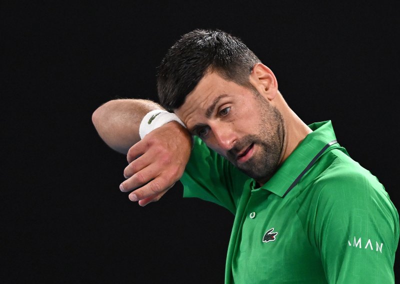 Đoković bio pred ispadanjem, gubio 0:2 u setovima, a onda mu je suparnik predao meč