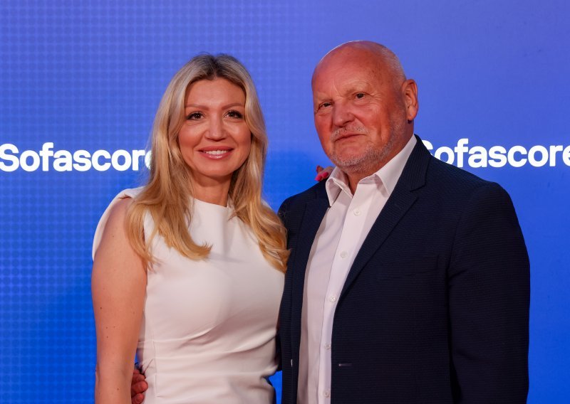 Bosonogi na pijesku: Blanka i Zlatko Mateša oduševili prizorom s jedne od najljepših plaža svijeta