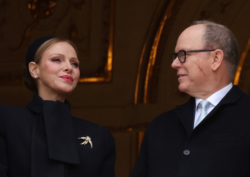 Zabrinjavajući prizori: Nakon misterioznih mrlja, princ Albert prvi put pokazao veliki ožiljak na licu