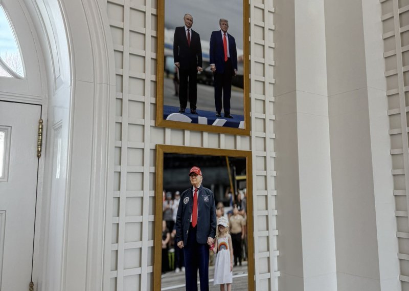 Na zidu Bijele kuće osvanula fotografija Trumpa i Putina
