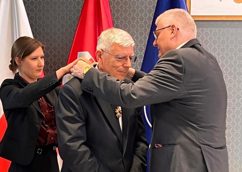 Željko Reiner dobio još jedno odlikovanje: 'Neka ovaj križ bude skroman izraz naše zahvalnosti'