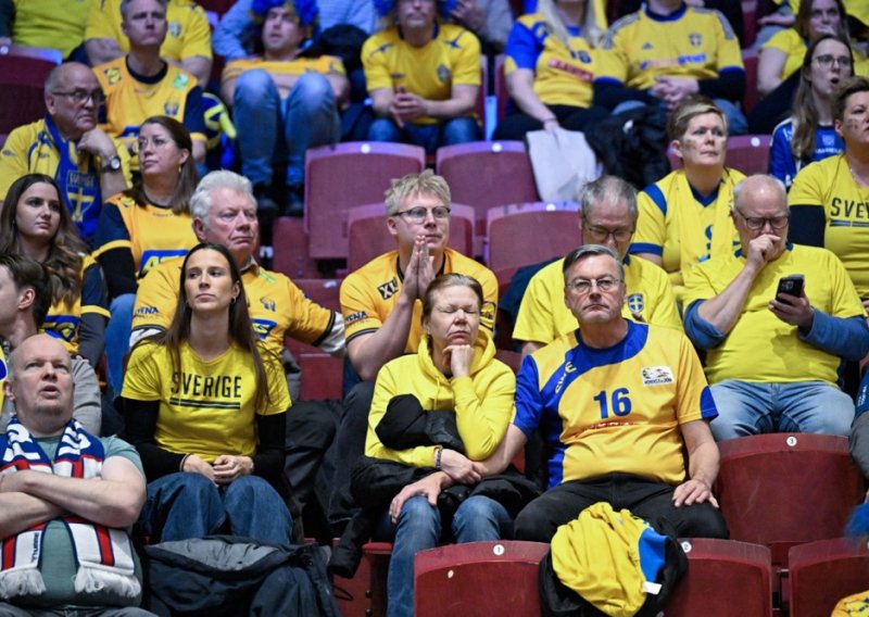 Šveđani ispali s Europskog prvenstva, navijači u Malmöu rone suze