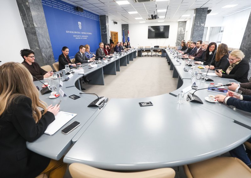 Dvanaest sindikata u pismu Plenkoviću upozorilo na nisku razinu socijalnog dijaloga