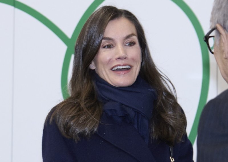 Ovaj kaput pravo je osvježenje i odlična alternativa 'dosadnim' crnim modelima