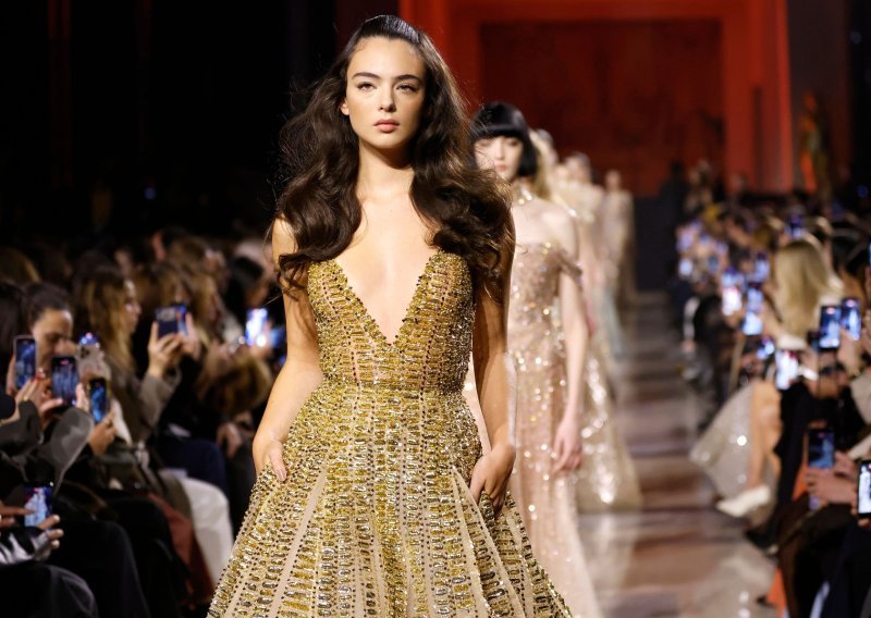 Više nije samo kći Monice Bellucci: Deva Cassel prošetala pistom i sve ostavila bez riječi