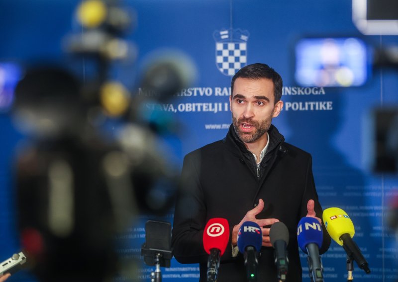 Sindikati javnih službi: Ponuda Vlade je neprihvatljiva, pregovori nisu završili