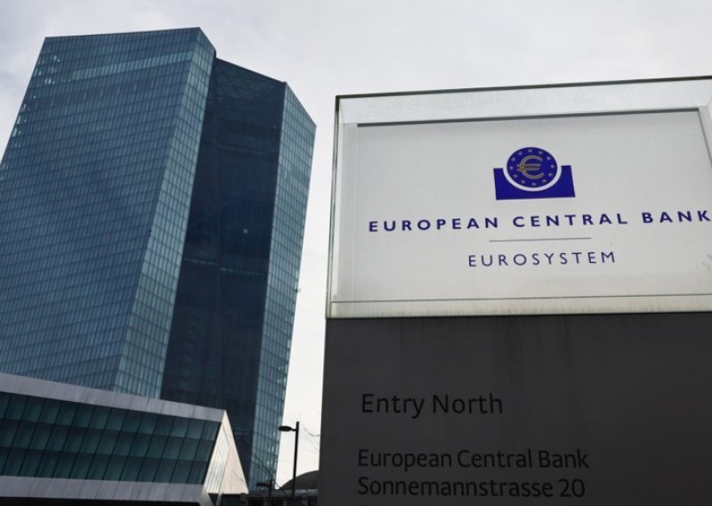 Blago usporilo kreditiranje u eurozoni, posustao i rast ponude novca