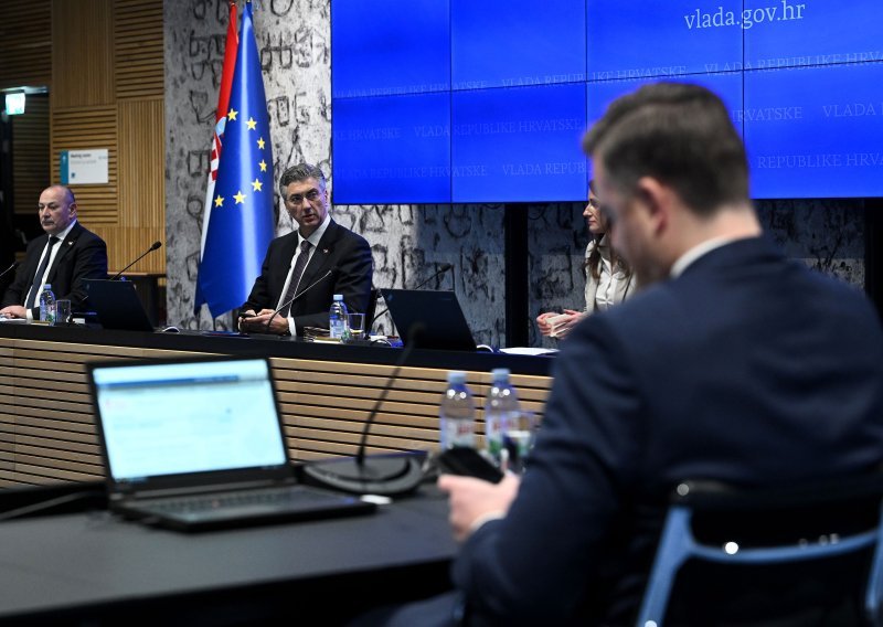 Vlada zasjedala telefonski: Povećanje plaća stiže i za javne službe