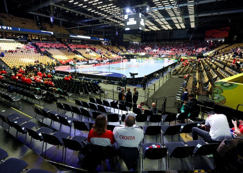 Danci u čudu zbog Hrvata na tribinama: 'Što se ovo događa?'