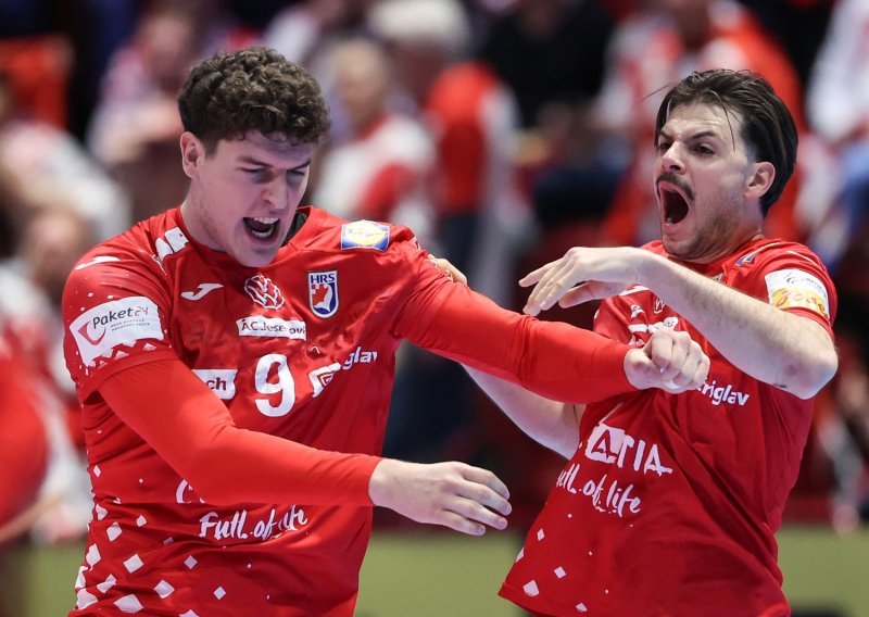 Hrvatska odlična u napadu, stalno je u prednosti; vratio se Mandić