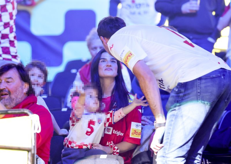 Presladak prizor s tribina: Domagoj Duvnjak pohrlio u najdraži zagrljaj