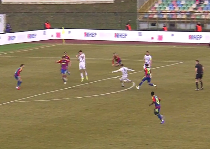 Gorica fantastičnim golom povela protiv Hajduka: Pogledajte udarac Poza