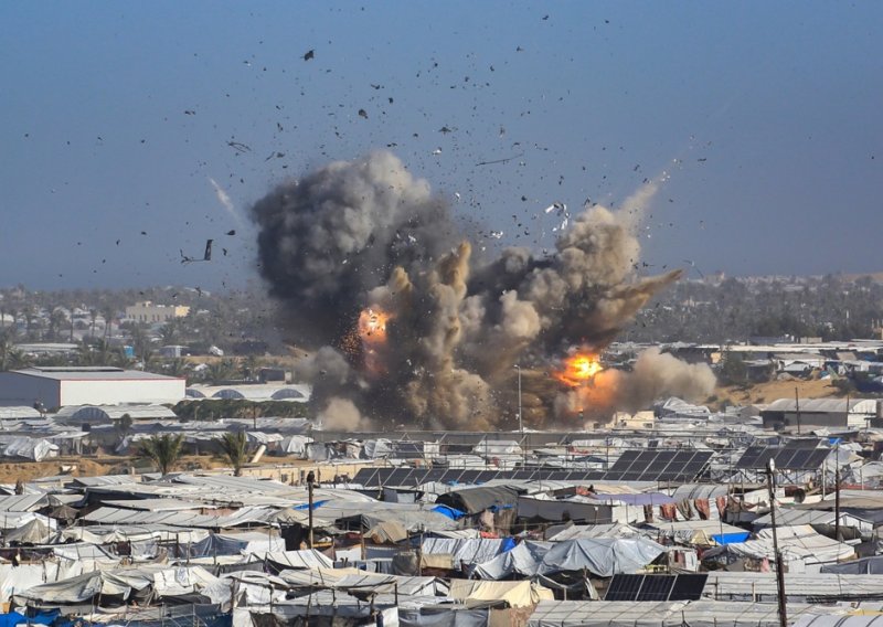 Izrael nastavio sa zračnim napadima, poginulo najmanje 32 osobe