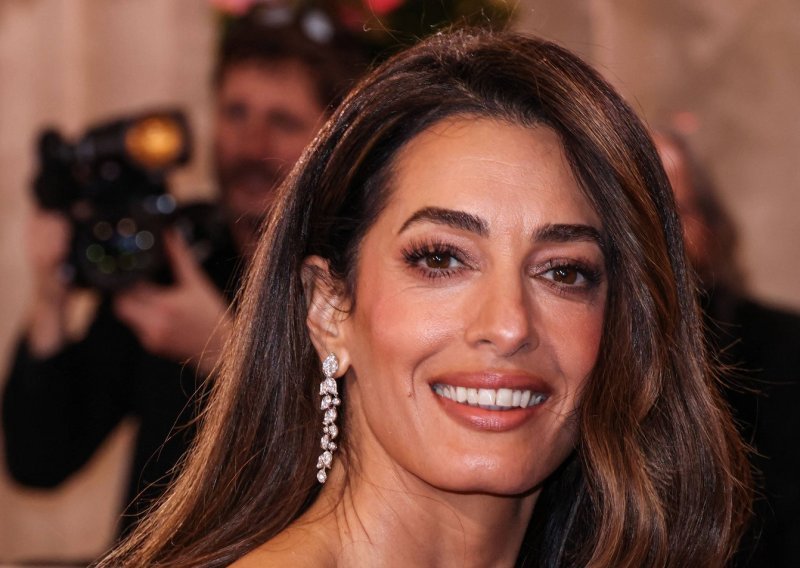 Briše umor s lica u 30 sekundi: Ovaj korektor izgleda kao Instagram filter uživo – i traje cijelu večer