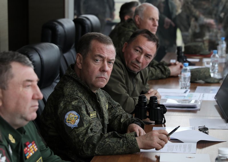 Medvedev: 'Trump je hrabar i učinkovit, ali one njegove podmornice još nismo pronašli'