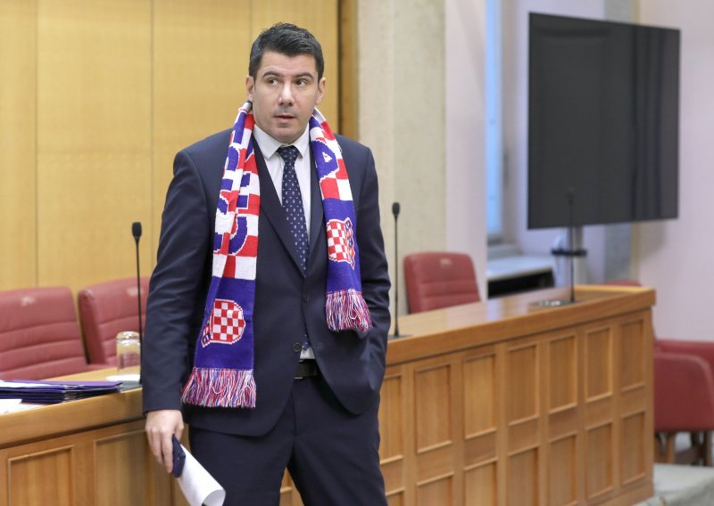 Grmoja: Kako je Senf ukrao doček