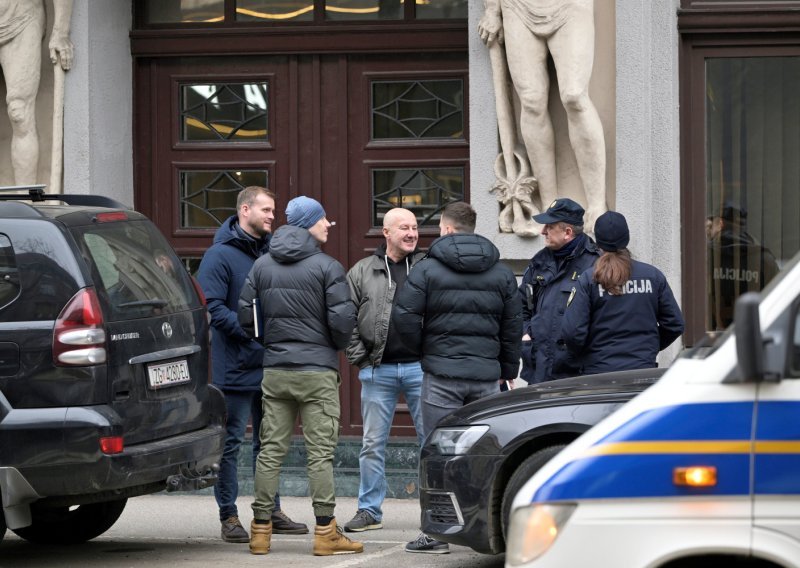 Benčić: Policija je došla u prostorije Možemo, Tomaševiću stigla jeziva prijetnja