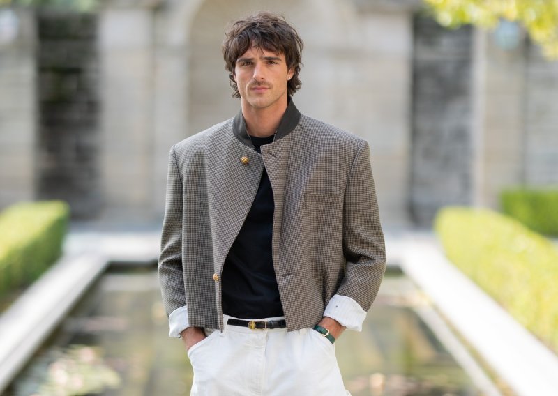 Zablistao u Chanelu: Jacob Elordi ne ustručava se nositi ženske komade