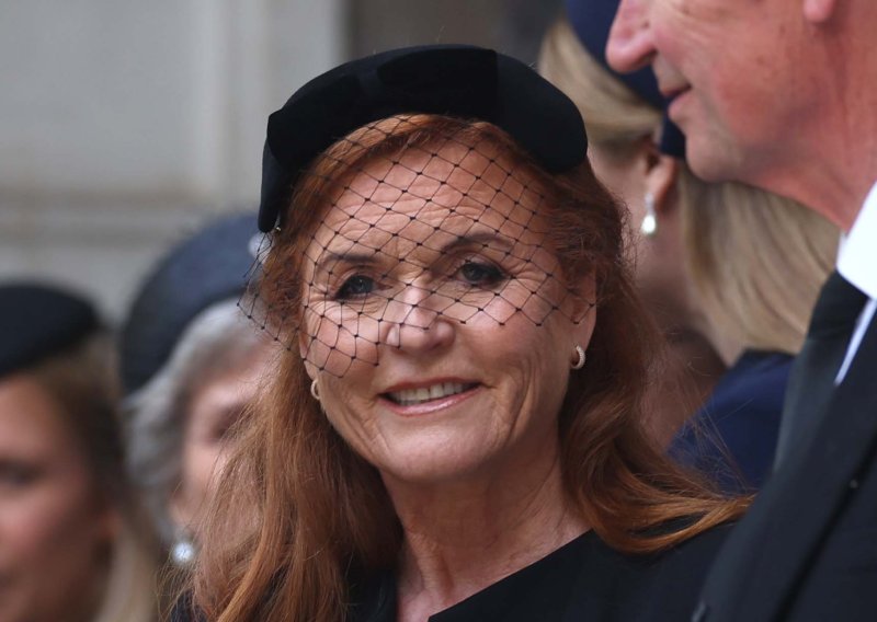 Majka iz pakla: Sarah Ferguson vodila maloljetne kćeri na ručak s Epsteinom i odavala njihove tajne