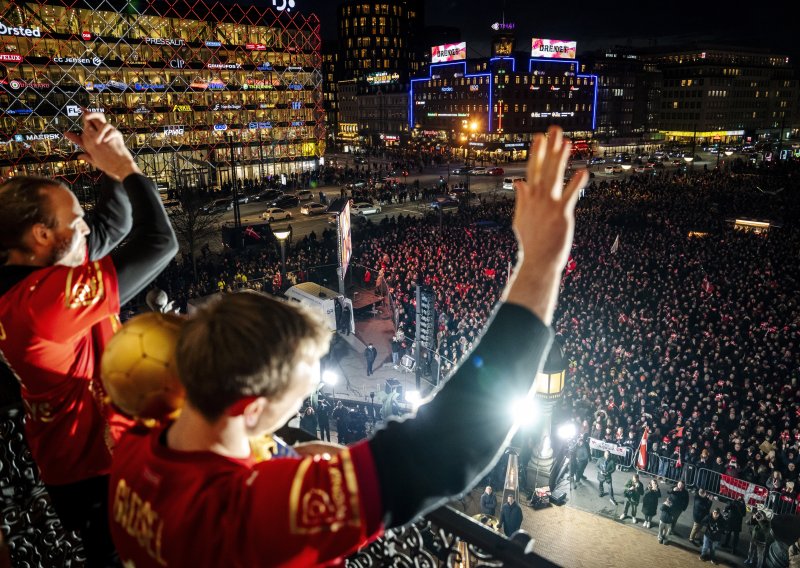 Pogledajte kako izgleda doček za zlatne danske rukometaše