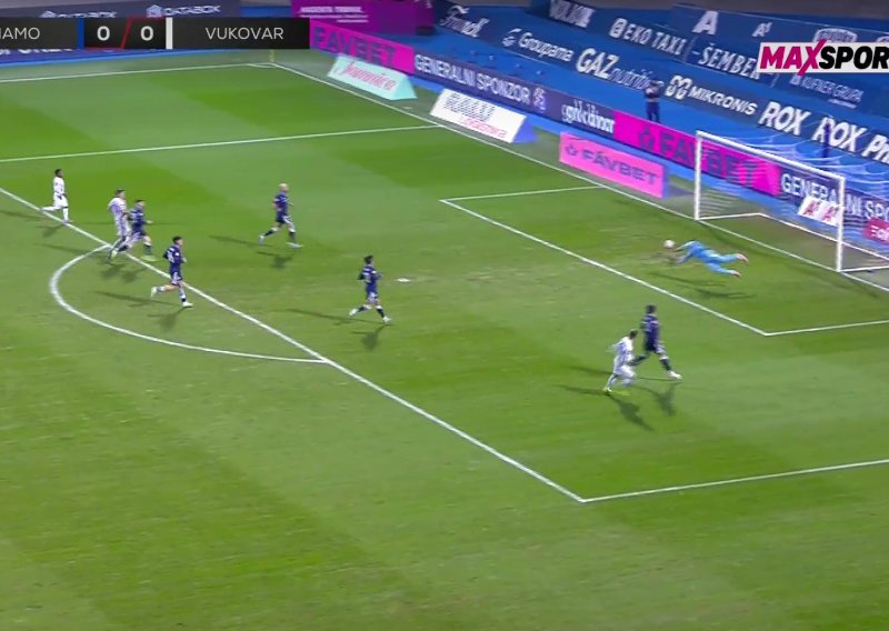 Livaković se vratio u Dinamo i odmah sjajnom obranom spasio Modre