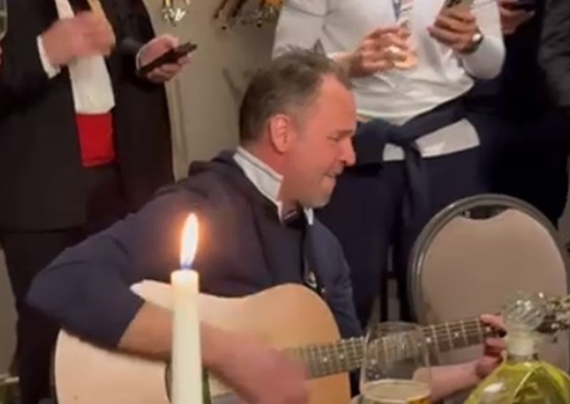 Ova proslava će se prepričavati godinama. Dagur s gitarom pjeva: S Islanda sam ja...