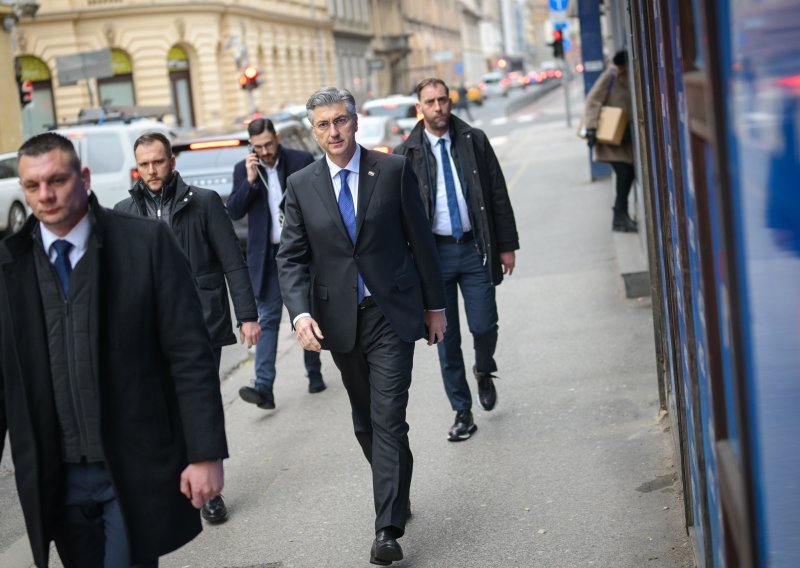 HDZ: Od Tomaševića i Hajdaša sad su tužnije možda samo Benčić i Ahmetović