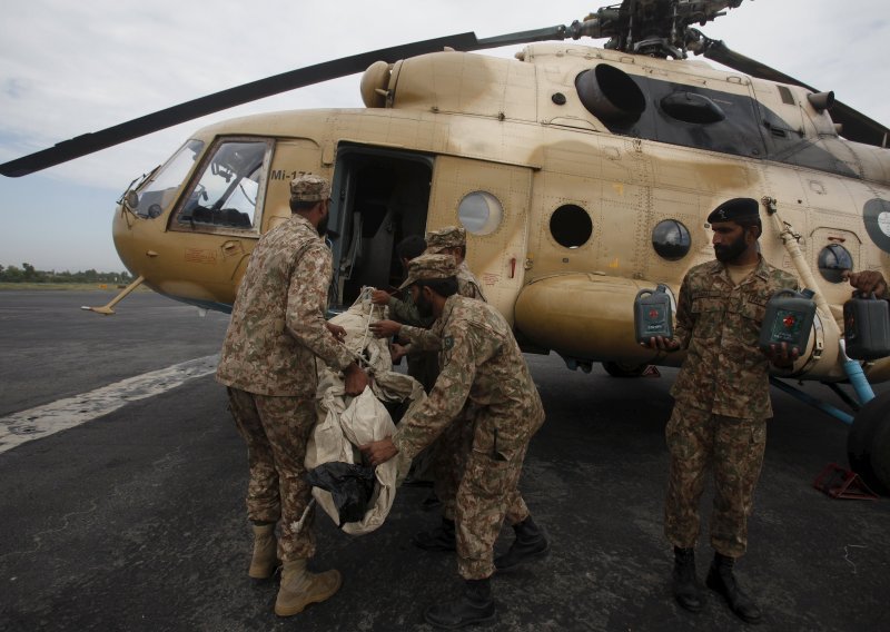 Pakistan helikopterima izvlači žrtve potresa, najmanje 300 mrtvih