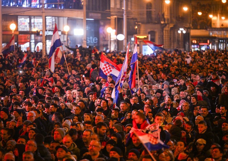 Šimrak: 'Odluka Vlade je logična i zdravorazumska' Mišić: 'Ovo je Vučićev modus operandi'