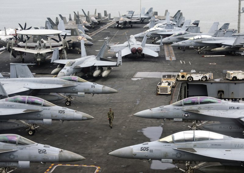 Amerikanci srušili iranski dron, približavao se njihovu nosaču aviona