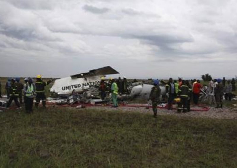 U nesreći UN-ova zrakoplova 32 mrtva; jedan preživio