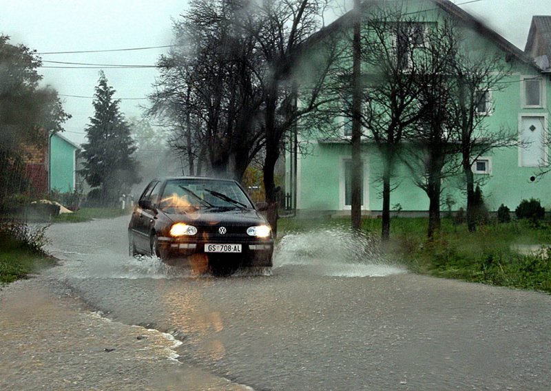 'HE Senj i Hrvatske vode odgovorni za štete od poplava na području Otočca '