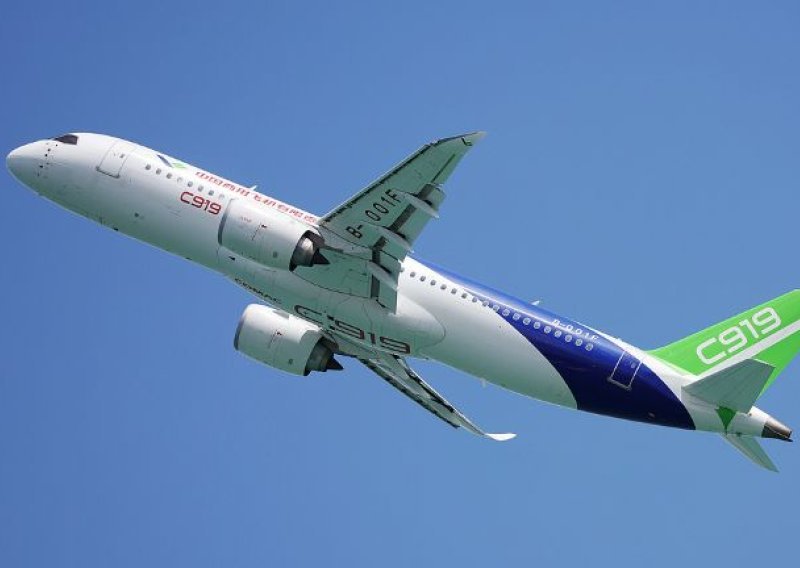 Kineski zrakoplovi C919 i C909 predstavljeni na Zrakoplovnom sajmu u Singapuru 2026.