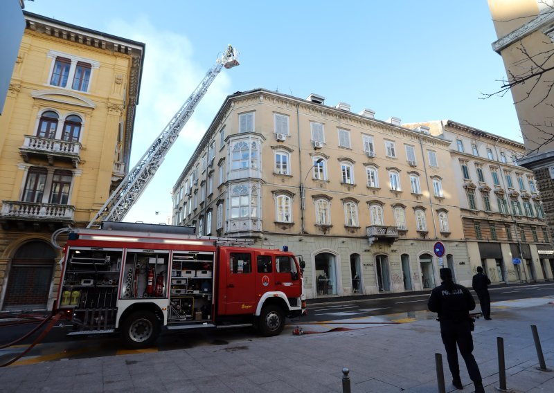 Riječka gradonačelnica: Grad preuzima sanaciju krovišta nakon požara