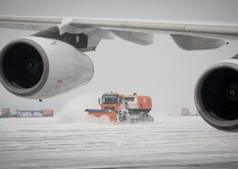 Obustavljeni letovi u berlinskoj zračnoj luci: Glavni grad Njemačke pod snijegom